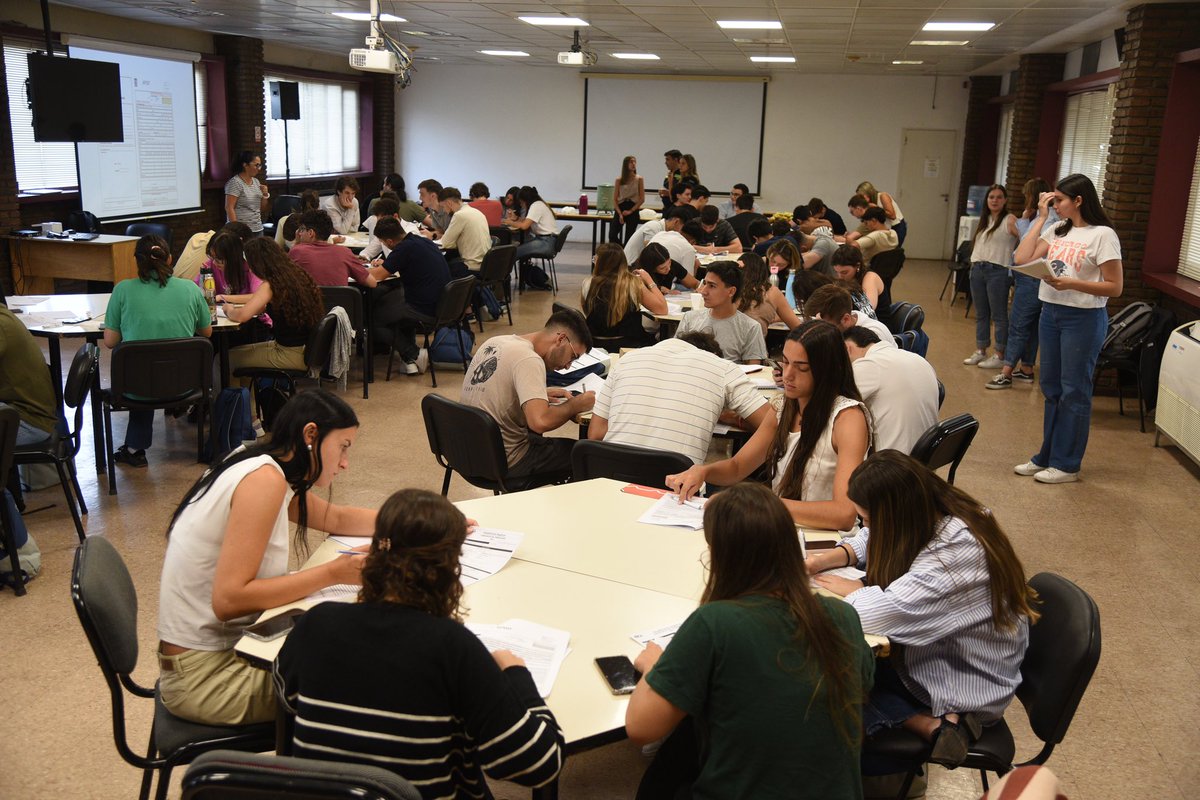 TerniumArg's tweet photo. Hoy dimos la bienvenida a los 60 practicantes que comienzan su experiencia en #PEVs2025. 🌟 Este año celebramos 40 años escribiendo historias a través de las #PEVs, una oportunidad única para aprender y conocer de cerca cómo se trabaja en las distintas empresas de @GrupoTechint https://t.co/677rJqFMZk
