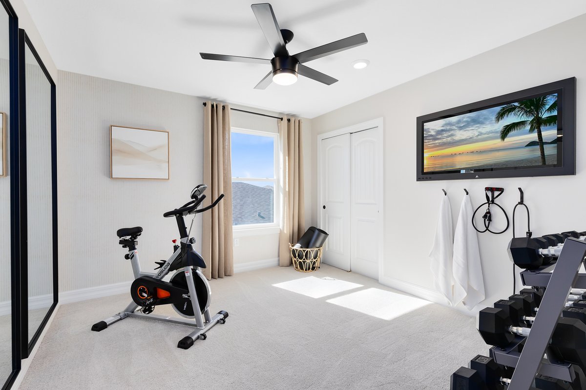 PulteHomes's tweet image. New year, new you! Turn that flex space into a personal fitness zone and crush your resolution! 💪🎉 #HomeGym #NewYearsResolution