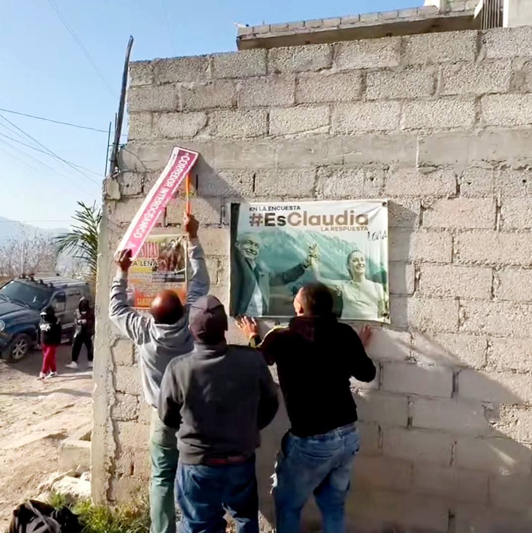#ULTIMAHORA 🔴| Adios a la colonia "4ta Transformación" y adios a la calle "Me canso ganso".

Vecinos de la mal llamada colonia 4ta Transformación del municipio de Tultitlan en el Estado de México destruyeron las letreros y postes donde aparecen nombres de calles como "Me canso