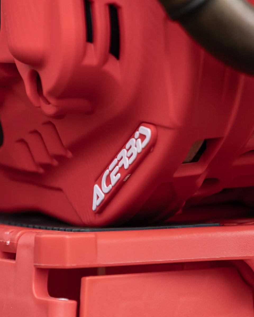 AcerbisUK tweet media