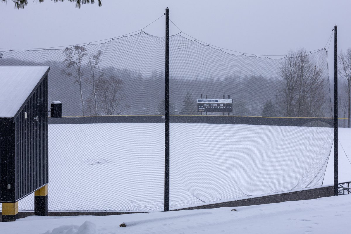 Snow vibes on the hill ❄️🐻

#GoWLU | #TopperNation