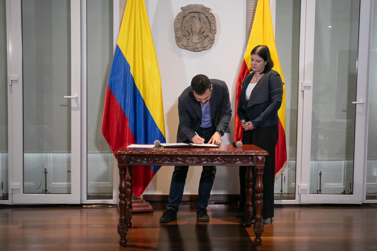 ServicioCivilD's tweet image. El alcalde @CarlosFGalan posesionó a @LauraV_Villa, economista con una destacada trayectoria profesional y académica, como la nueva directora del @ServicioCivilD. Su experiencia y compromiso liderarán la transformación del talento humano distrital
Más 👉🏻 serviciocivil.gov.co/1.2-Estructura…