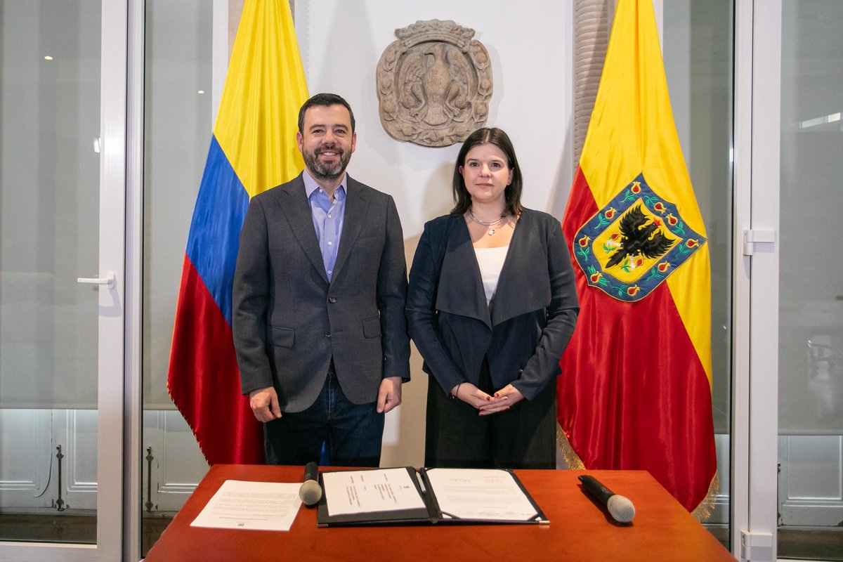 ServicioCivilD's tweet image. El alcalde @CarlosFGalan posesionó a @LauraV_Villa, economista con una destacada trayectoria profesional y académica, como la nueva directora del @ServicioCivilD. Su experiencia y compromiso liderarán la transformación del talento humano distrital
Más 👉🏻 serviciocivil.gov.co/1.2-Estructura…