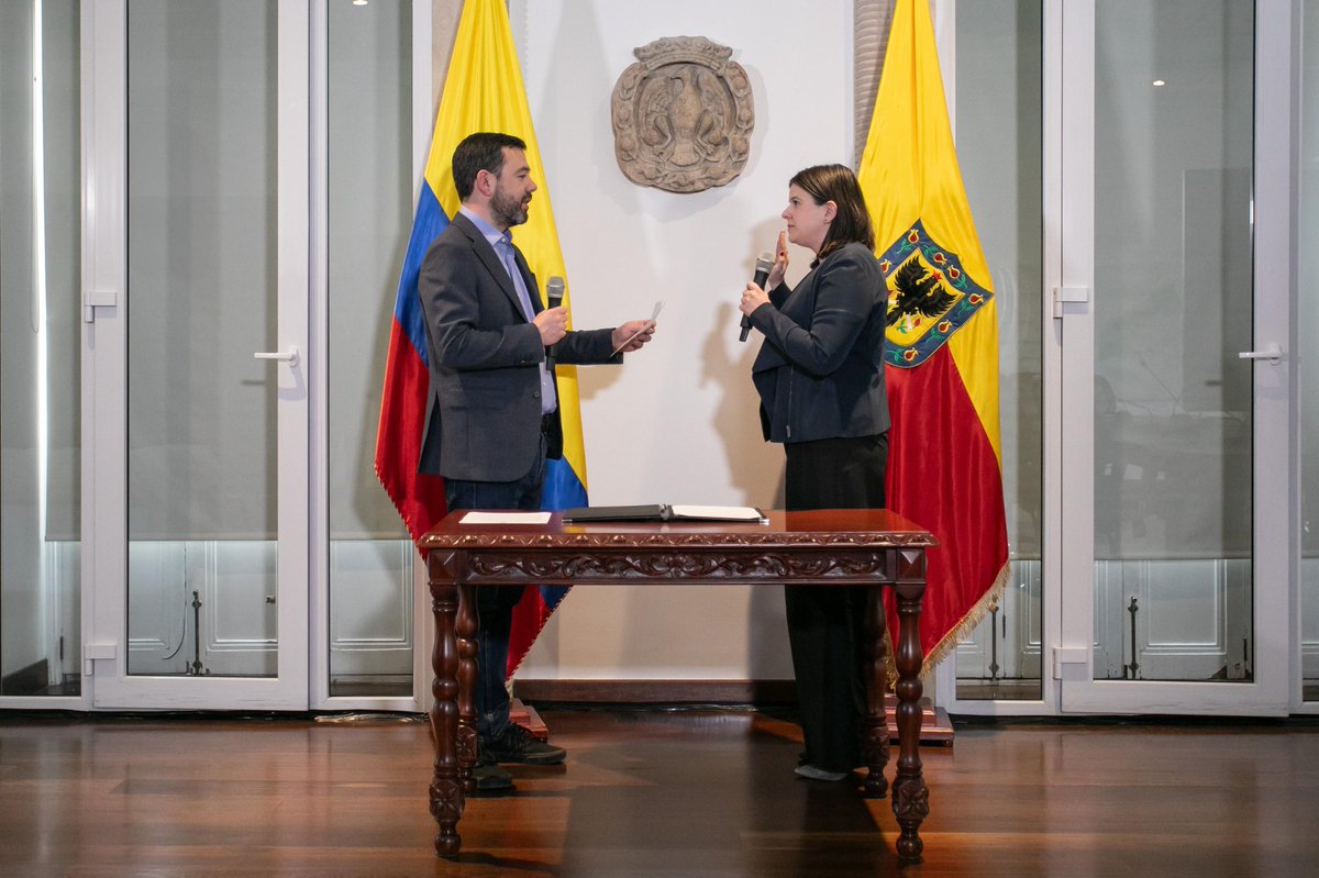 ServicioCivilD's tweet image. El alcalde @CarlosFGalan posesionó a @LauraV_Villa, economista con una destacada trayectoria profesional y académica, como la nueva directora del @ServicioCivilD. Su experiencia y compromiso liderarán la transformación del talento humano distrital
Más 👉🏻 serviciocivil.gov.co/1.2-Estructura…