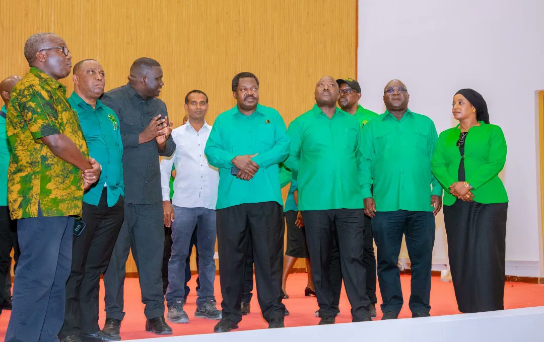 CcmKazini's tweet photo. Katibu Mkuu @ccm_tanzania, Balozi Dkt. Emmanuel Nchimbi, ameongoza Sekretarieti ya Halmashauri Kuu ya CCM (NEC) Taifa kutembelea Ukumbi wa Mikutano wa Jakaya Kikwete jijini Dodoma kukagua maendeleo ya maandalizi ya Mkutano Mkuu Maalum wa CCM unaotarajiwa kufanyika 18-19/1/2025 https://t.co/C6rembET01
