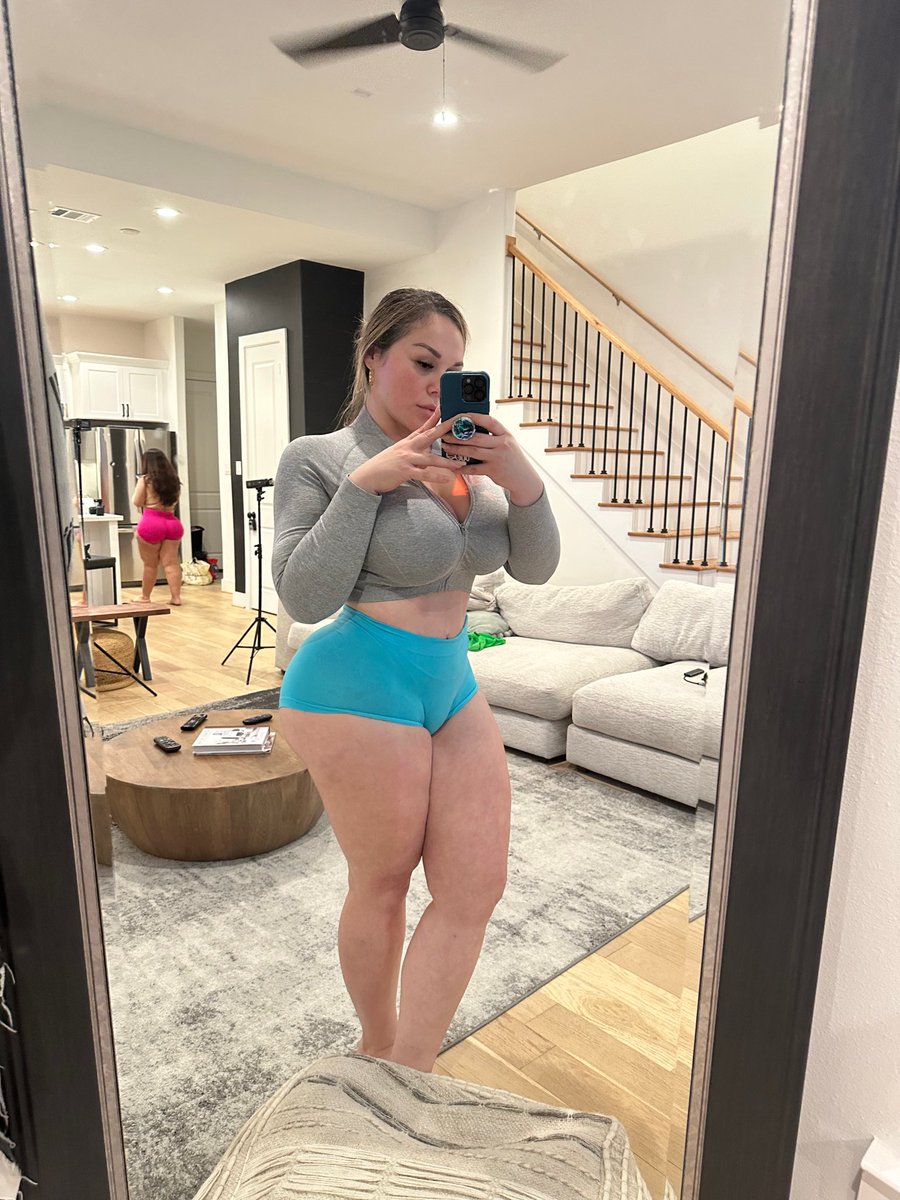 Repost if you like thickianas 😝 😋