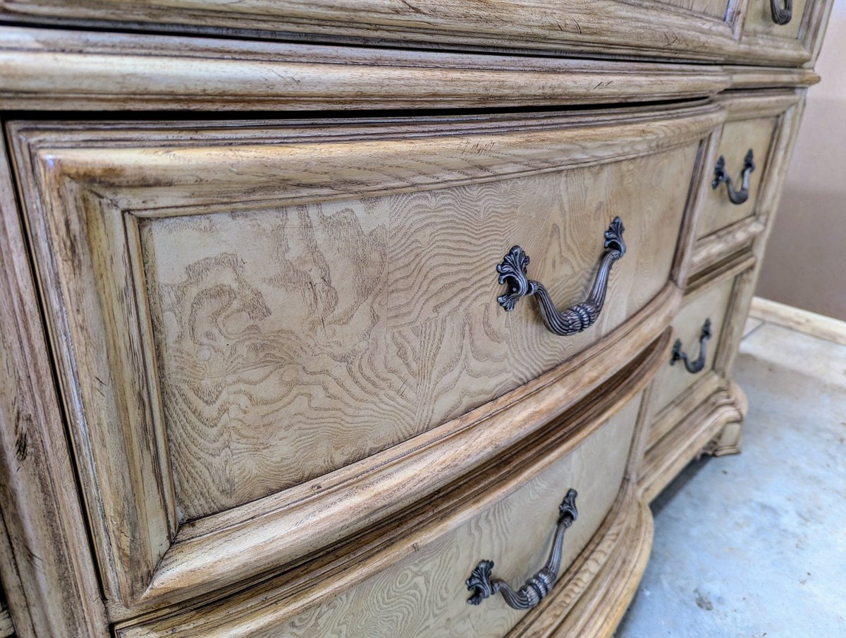 Refinishing this American Drew dresser. Top has been stripped. The rest will get polished. Hard to find these dressers on n this shape. They have been discontinued.

#furniture #furniturerestoration #woodworker #americanmade #Dresser #frenchprovincial