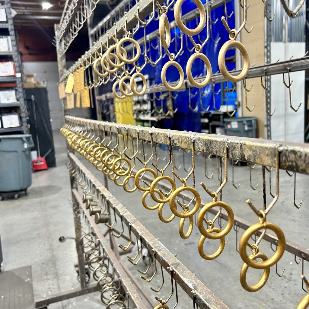 helserbrothers's tweet image. In the process of coating our gold rings ⌛🎨
 
#Helserbrothers #draperyhardware #customdraperyhardware