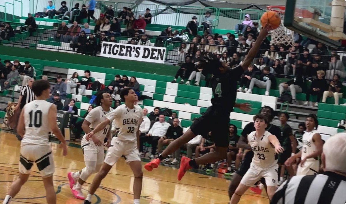 gmchoops's tweet image. Read the GMC Hoops story on South Plainfield’s 63-47 victory over East Brunswick on Tuesday night at gmchoops.com/blog/2025/01/0….  #njhoops #gmchoops #sphoops #ebhoops @SP___Basketball @EbhsBoys