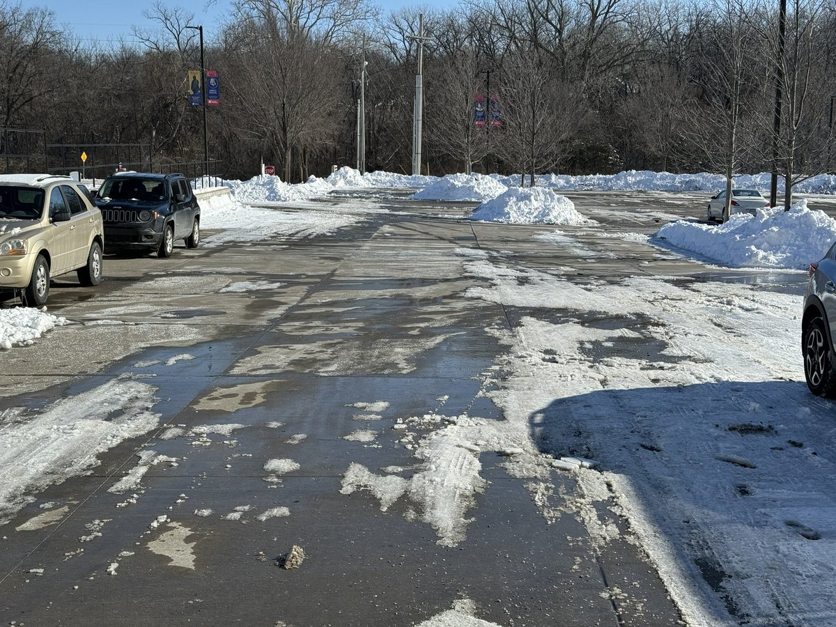 Shout out to our amazing facilities and custodial staff for working tirelessly to clear the #snow &amp; ensure our schools and offices are safe! Thank You! Stay safe &amp; stay warm. #BetterEveryDay #SnowDayHeroes
