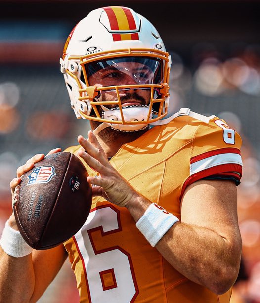 QB's in #NFL HISTORY to record 4,500+ passing yards, 40+ passing touchdowns, and a 70+ completion percentage in a season:

- Baker Mayfield
- Drew Brees
- Joe Burrow

🧑‍🍳