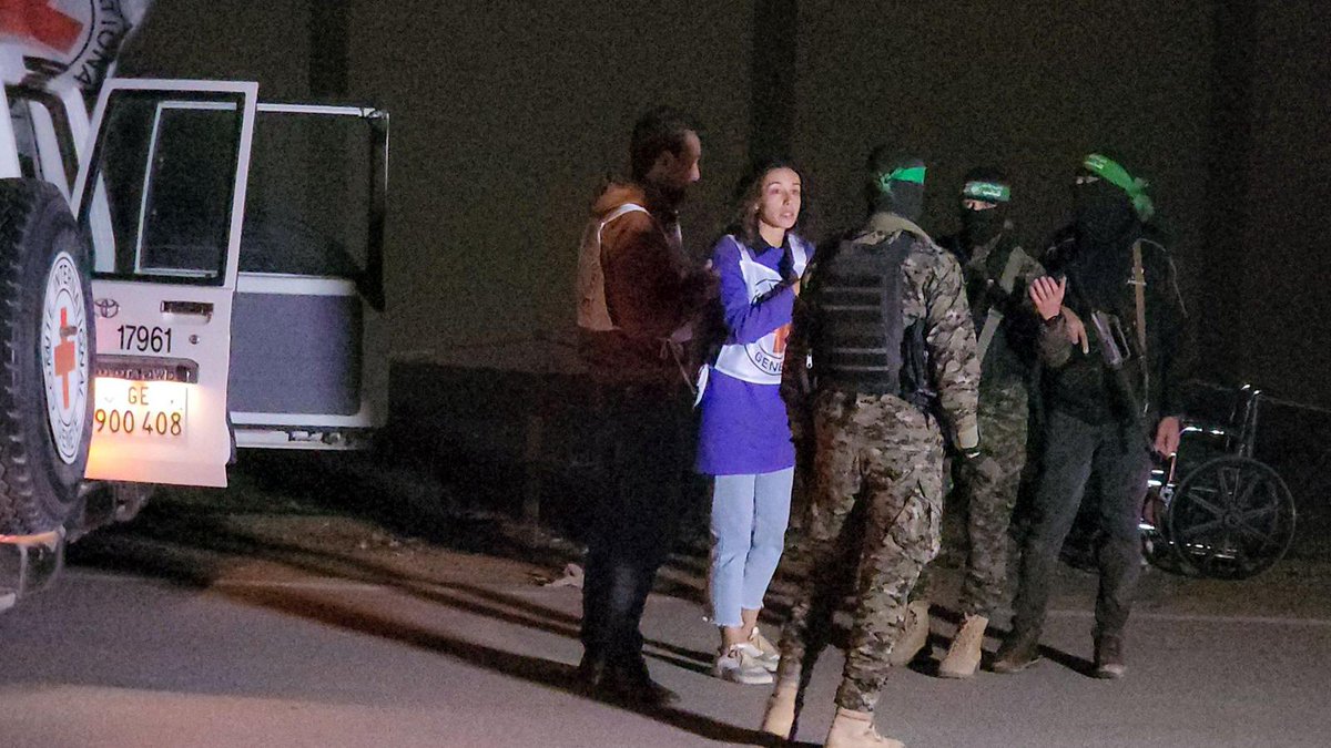 图1: 黎巴嫩政府军捣毁一处真主党的毒品工厂，毒品厂内有来自中国可制造数十吨毒品的原料;

图2: 哈马斯声称对在西岸袭击公共汽车造成3名以色列人死亡的恐怖袭击负责;

阿联酋通知以色列: 哈马斯手中的105名人质中只有20人还活着。