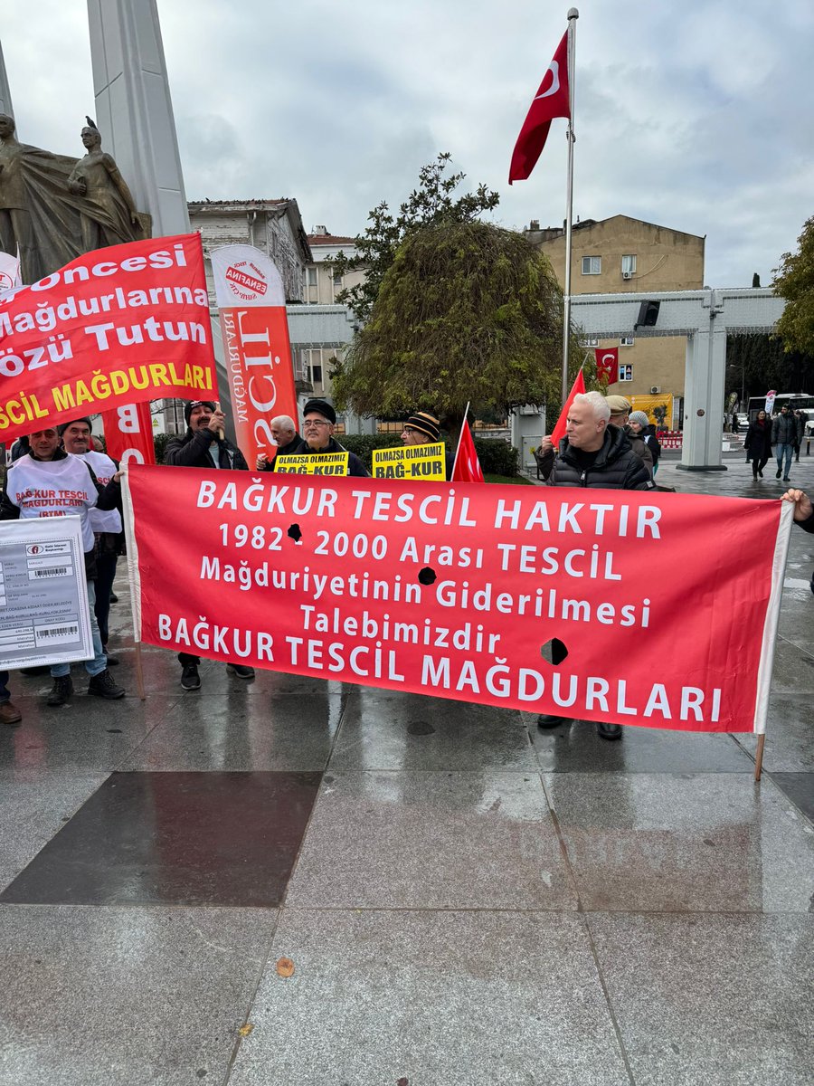 RYılmaz (@rylmaz80995173) on Twitter photo Engelsiniz <a href="/isikhanvedat/">Prof. Dr. Vedat Işıkhan</a> <a href="/vedatbilgn/">Vedat Bilgin</a> <a href="/Akparti/">AK Parti</a> <a href="/tc_cimer/">Cimer</a>
2000 Öncesi Vergi Ve Oda Kaydı Olup Bağkura Kaydı Olmayan #TESCİL Mağduriyetini <a href="/RTErdogan/">Recep Tayyip Erdoğan</a> ve <a href="/tcbestepe/">T.C. Cumhurbaşkanlığı</a> İlettiğinizi Düşünmüyoruz <a href="/RTErdogan/">Recep Tayyip Erdoğan</a> Başkanım Çözüm İçin desteklerinizi Rica Ederiz
#BağkurTESCİLMağdurları Engelsiniz <a href="/isikhanvedat/">Prof. Dr. Vedat Işıkhan</a> <a href="/vedatbilgn/">Vedat Bilgin</a> <a href="/Akparti/">AK Parti</a> <a href="/tc_cimer/">Cimer</a>
2000 Öncesi Vergi Ve Oda Kaydı Olup Bağkura Kaydı Olmayan #TESCİL Mağduriyetini <a href="/RTErdogan/">Recep Tayyip Erdoğan</a> ve <a href="/tcbestepe/">T.C. Cumhurbaşkanlığı</a> İlettiğinizi Düşünmüyoruz <a href="/RTErdogan/">Recep Tayyip Erdoğan</a> Başkanım Çözüm İçin desteklerinizi Rica Ederiz
#BağkurTESCİLMağdurları