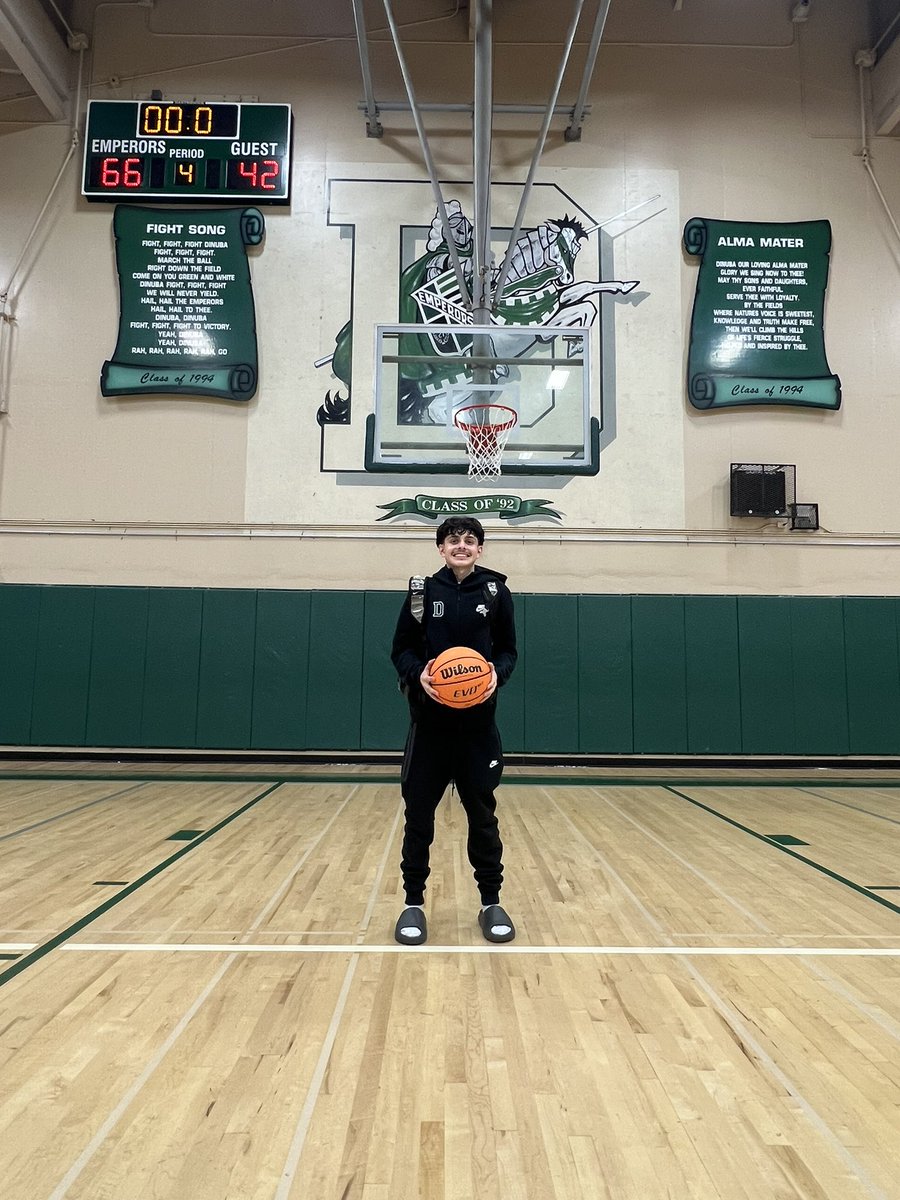 Congrats to Josiah Ochoa for scoring his 1,000th career point as an Emperor! 

We begin league play tomorrow night on the road at Hanford.

Game time is 7:15pm!