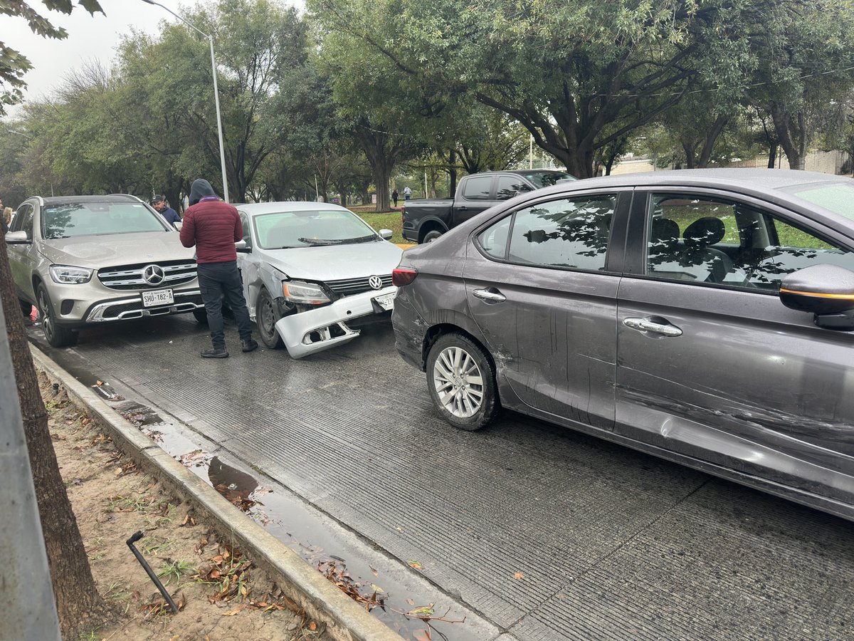SanPedroGarzaGarcía (@sanpetrinos) on Twitter photo Tráfico en calzada Del Valle por accidente antes de llegar a Río Suchiate #SPGG #accidentevial <a href="/MAGS_SP/">MAGS_SP</a> <a href="/VECINA_SP/">VECINA San Pedro</a> <a href="/arualsanpedrogg/">San Pedro GG, NL</a> <a href="/yadithvaldez/">Yadith Valdez</a> Tráfico en calzada Del Valle por accidente antes de llegar a Río Suchiate #SPGG #accidentevial <a href="/MAGS_SP/">MAGS_SP</a> <a href="/VECINA_SP/">VECINA San Pedro</a> <a href="/arualsanpedrogg/">San Pedro GG, NL</a> <a href="/yadithvaldez/">Yadith Valdez</a>