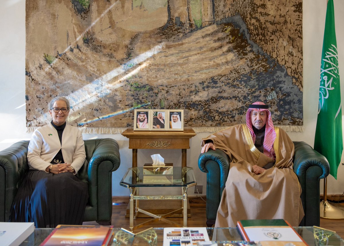 #Riyadh | Vice Minister of Foreign Affairs H.E. <a href="/W_Elkhereiji/">وليد الخريجي</a> received Ambassador of Sweden to Saudi Arabia Petra Menander. 🇸🇦🇸🇪