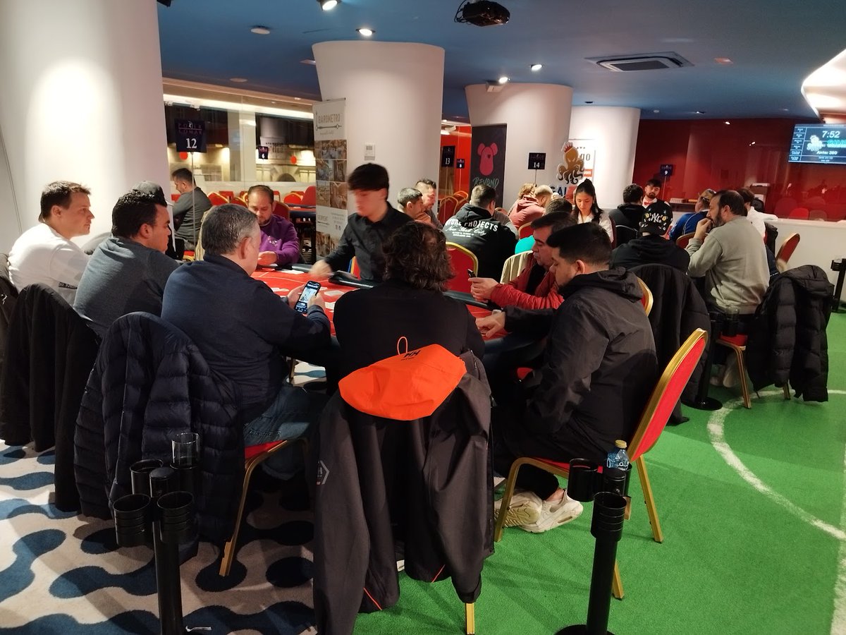 PokerGallego's tweet photo. Arranca la Primera Etapa del Galicia Golden Series a todo gas!!!!!!
Los 2 primeros torneos del año en el Galicia Golden Series, se acaban de poner en marcha, y menuda marcha!!!!
5 mesas en el Monster Stack con más de 40 jugadores en pista, y 3 mesas en el High Roller, donde contabilizamos 24 players por el momento!!!
Fulgurante arranque de nuestra primera Etapa de año!!!
No te lo pierdas!!!!!