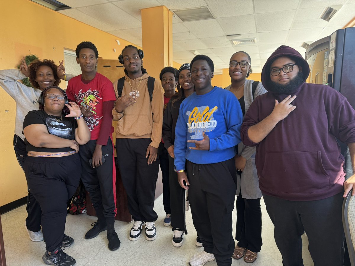 FLMemorialUniv's tweet image. 🎒📚 Lions are back and ready to roar! 🦁✨ Welcome back to campus, FMU family. It’s a new semester full of opportunities, growth, and unforgettable memories. Let’s make it one for the books! 📖💙🧡 #ItsOurTime #LionsPride #HBCUExcellence #FloridaMemorialUniversity