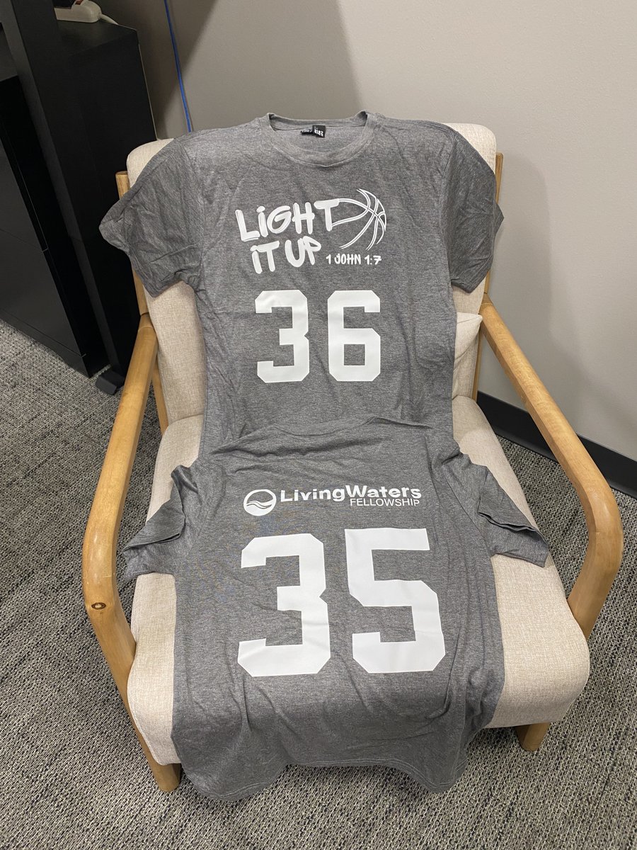 Winter Clinic/3v3 League Shirts are looking sweet!  We have couple spots left in our 1st &amp; 2nd grade level and a few in our 3rd-6th grade group.  Last call to join up!

lightituphoops.com/winter-leaguej…
