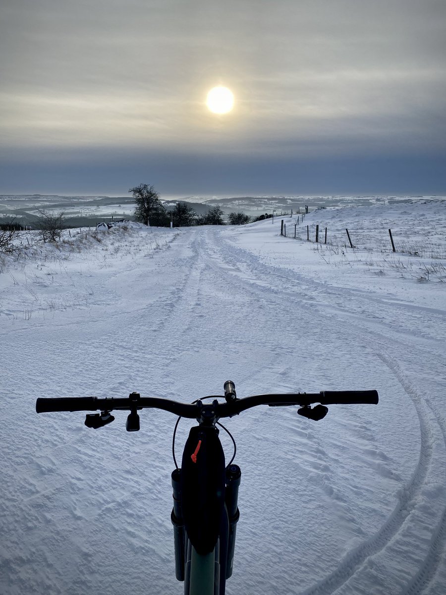 Another fantastic snowy ride. Fresh snow overnight with sub-zero temperatures and light winds made for great conditions. 👌😎
#mtb #snow #getoutandride
<a href="/Absolutemtb1/">Absolutemtb</a>