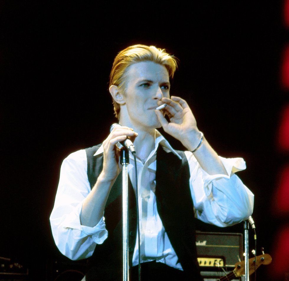 aladynsane's tweet image. na semana do camaleão do rock, relembre alguns momentos de david bowie em videos comigo - a thread ❤️
