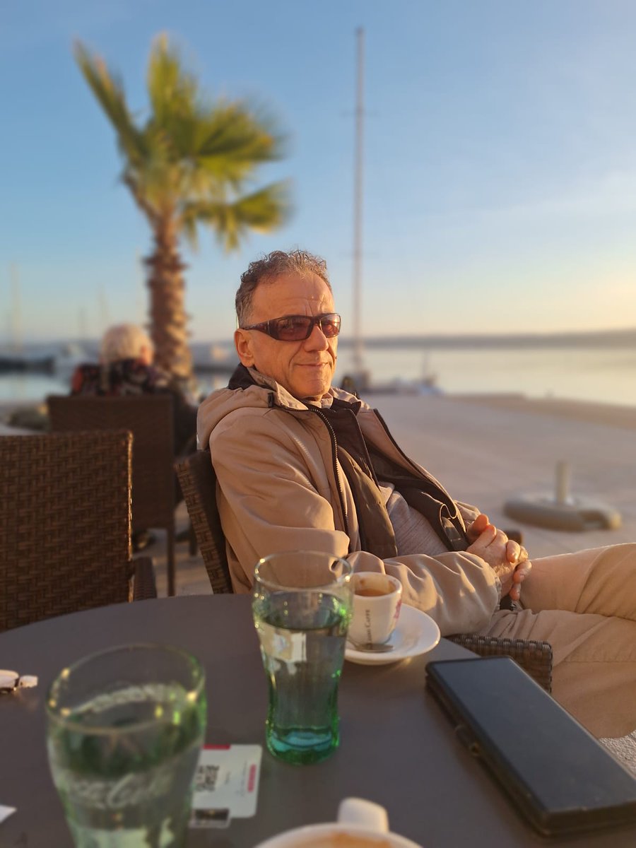 Ante_Nevistic's tweet photo. ...winter in Dalmatia, coffee break 😎 https://t.co/OzDitAYnwv