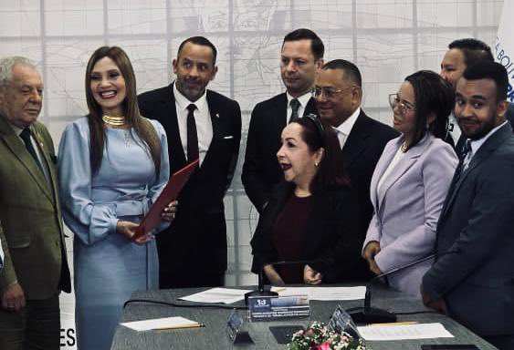 Este, #8Ene, junto a colegas diputados y diputadas de la <a href="/Asamblea_Ven/">Asamblea Nacional 🇻🇪</a> acudimos al <a href="/TSJ_Venezuela/">TSJ Venezuela</a> para la acostumbrada notificación ante el Poder Judicial de la instalación de Legislativo. 

#Venezuela 🇻🇪