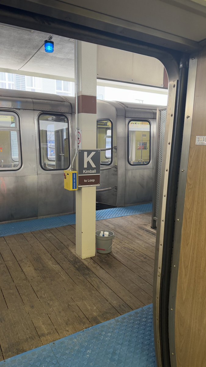 CarlosBindert's tweet photo. We’ve made it to Kimball, which means only three lines remain - Brown, Orange, and Pink! It’ll be a last minute decision for the route we take to end (flipping between Orange and Pink) and we’re only about 30 minutes behind schedule which is alright considering the earlier snafu. https://t.co/GIg8BxXZYP
