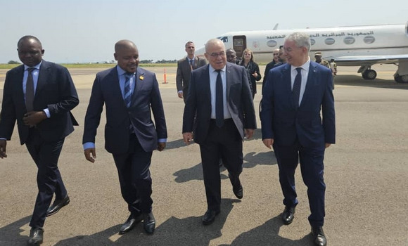 APS_Algerie's tweet photo. #Cherfa 🇩🇿 participe jeudi en #Ouganda 🇺🇬 aux travaux du Sommet extraordinaire de l' #Union_africaine sur le #PDDAA
🔗 https://t.co/QB8soYMB9C https://t.co/mN7yYlruAN