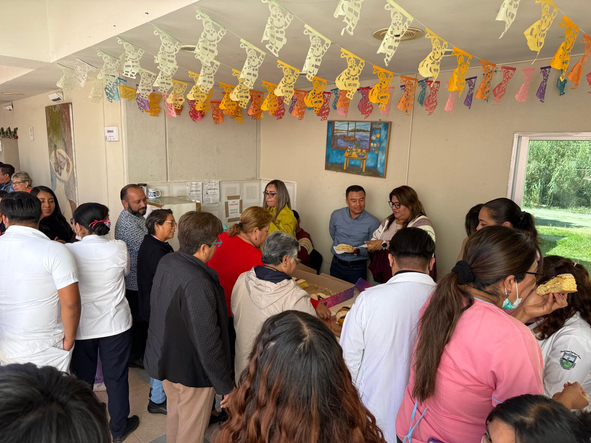 COESIDA_GobOax's tweet photo. Disfrutamos del festejo de la partida de la rosca de Reyes, compartiendo un momento de convivencia. Un gesto simbólico que nos recuerda la importancia de la comunidad y el trabajo conjunto para seguir avanzando hacia el bienestar de todos.
#COESIDA
#CAPASITS
#roscadereyes https://t.co/Tdm8GAK6Xs