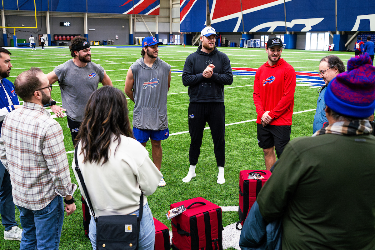 settlersofcatan's tweet image. We are extremely excited to begin the year with these excellent photos of CATAN Studio's visit to the @buffalobills and legendary QB @joshallenqb! 🏈🤩 Good luck in the playoffs! 🍀

#catan #settlersofcatan #buffalobills #billsmafia #nfl #playoffs