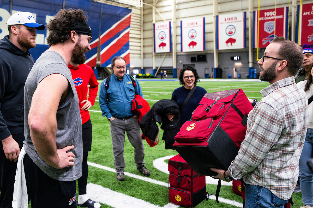 settlersofcatan's tweet image. We are extremely excited to begin the year with these excellent photos of CATAN Studio's visit to the @buffalobills and legendary QB @joshallenqb! 🏈🤩 Good luck in the playoffs! 🍀

#catan #settlersofcatan #buffalobills #billsmafia #nfl #playoffs