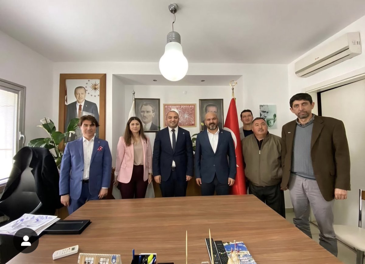 akbodrum48's tweet photo. Memur Sen il temsilcisi ve Sağlık Sen Şube Başkanı Eğitim Bir Sen ilçe temsilcisi Sağlık Sen Şube Başkan Yrd  Sağlık Sen ilçe temsilcisi Diyanet Sen ilçe temsilcisi Bodrum Akpartiİlçe teşkilatı Binasında İlçe Başkanımız'a ziyarette bulundularNazik ziyaretleri için teşekkür ederiz https://t.co/EmV5y3JO77