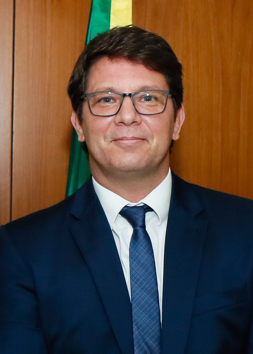 choquei's tweet image. 🚨FAMOSOS: Sérgio Marone debocha de Mario Frias após críticas a Fernanda Torres: “Duro conviver com o fracasso em todas as áreas de atuação”.