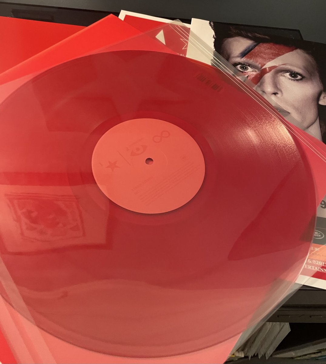 Weird_n_Gilly's tweet image. Because ‘David Bowie STILL is…’ 
It seemed like a good day to break out red BlackStar from #DBIs Japan ❤️⚡️✨ #Bowiemas #HBD