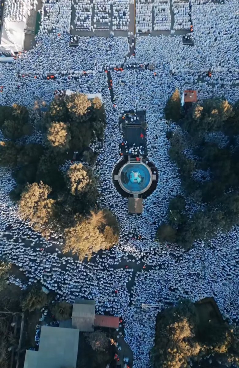 Even though they are suffering from civil war and are targeted by government forces and Oromo ethnocentric extremists, Ethiopian Orthodox Christians remain faithful and devoted, publicly celebrating holidays.

📷: Christmas celebrations in Ethiopia- this is stunning!