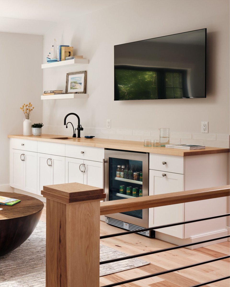 PhilbrookCC's tweet image. Every year, “get organized” is one of the top three New Year’s resolutions in the U.S., yet only 9% of people succeed in making lasting changes. Create a path to success with custom built-in storage.
#BuiltByPhilbrook #CapeCodBuilder #CapeCodHome #GetOrganized