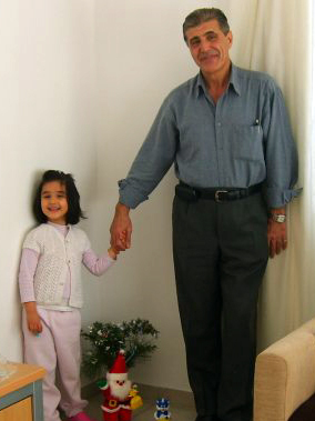 Canım Ekocuğum, sen gideli 4 yıl olmuş. Sana olan özlemimiz, yokluğuna katlanma gücümüzle birlikte her geçen gün daha da artmakta. Hep gönlümüzde ve aklımızdasın. Yaradan ebediyete göçmüş ecdadımızdan rahmetini esirgemesin. Hep aceleci davranan ruhun şad olsun, uçmağa varsın…