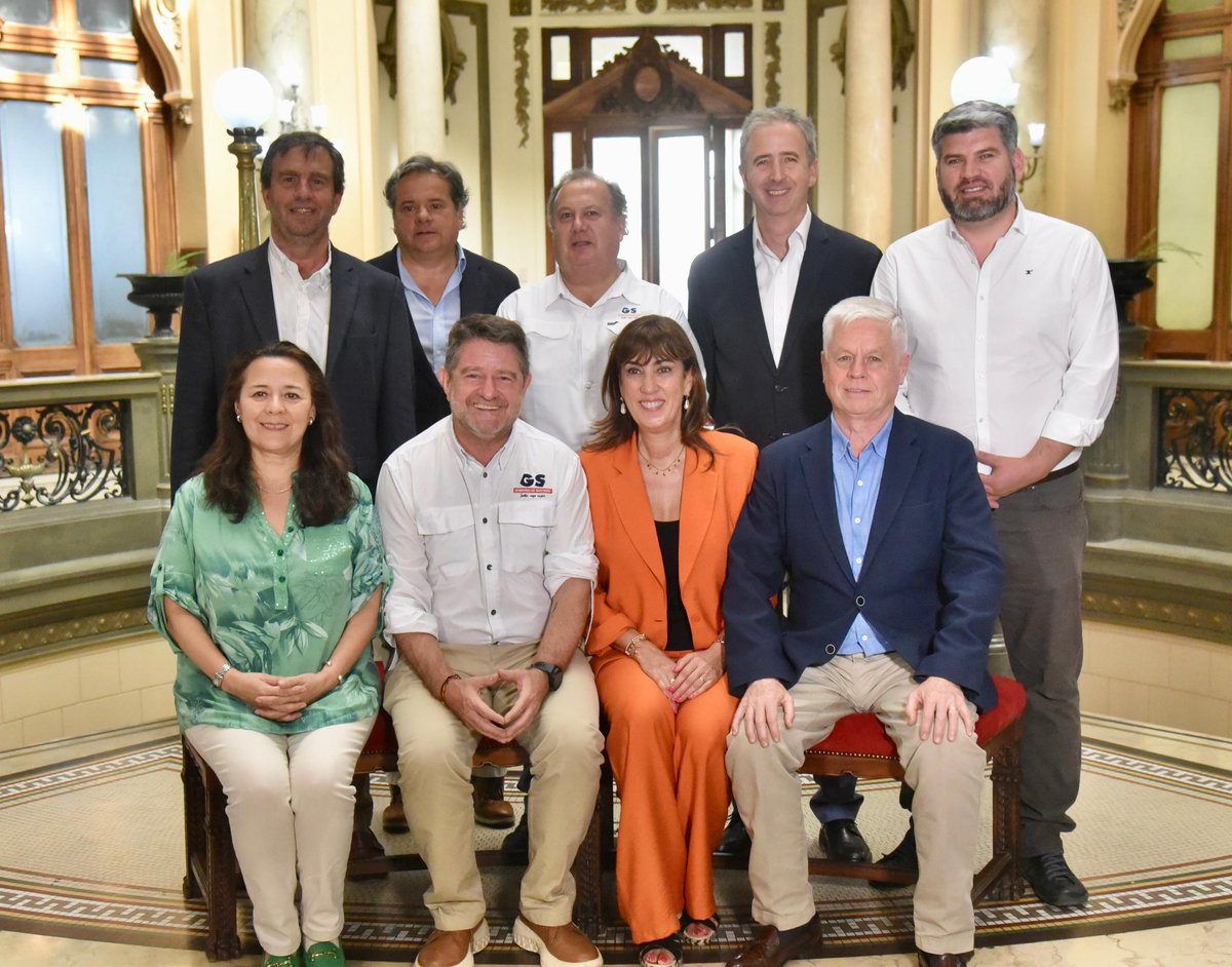 Queremos transformar la #RM en una potencia turística del continente. Nos reunimos con <a href="/FEDETUR_Chile/">Federación de Empresas de Turismo de Chile</a> y gremios turísticos de cara a la promoción turística de Santiago y la feria VYVA: Viajes y Vacaciones 2025. Seguiremos trabajando por hacer de nuestra capital un destino que