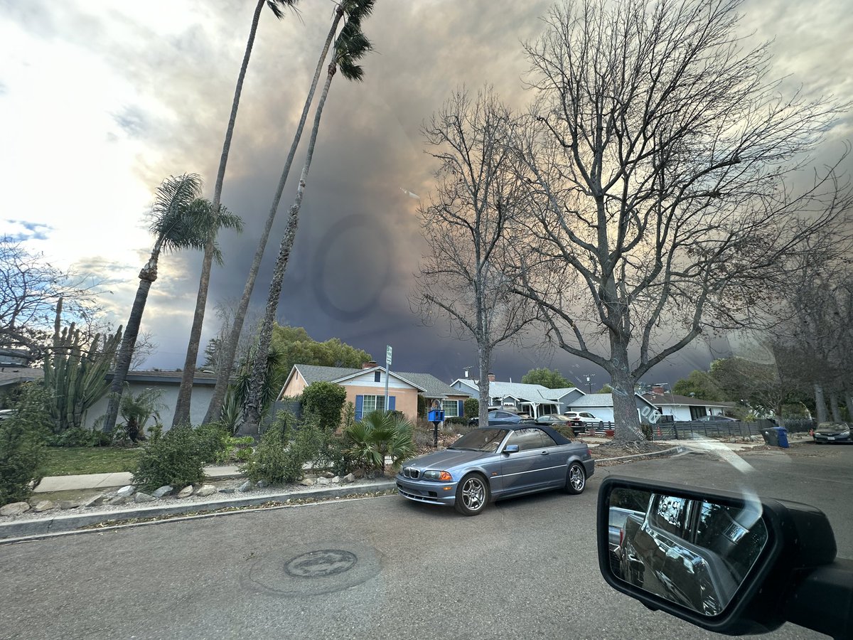 thedrewpowell's tweet photo. Helluva way to start the new year…😟😳 #socalfires https://t.co/O9Te7R8Yn9