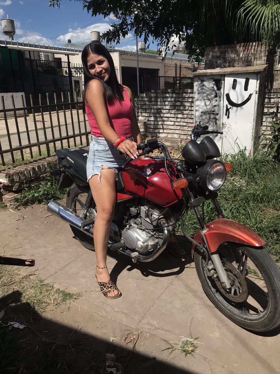 Wantablada's tweet photo. Años de frustración, llantos, cansancio, ahorrar hasta mis últimos centavos y hoy puedo decir TENGO LA MOTO DE MIS SUEÑOS 🥹 para muchos será una moto más o una moto re quemada o lo q sea, pero solo yo y los q me rodean sabemos lo mucho q significa 🥹 Orgullosisima de mi 🥹❤️ https://t.co/WPDUm3AsB5