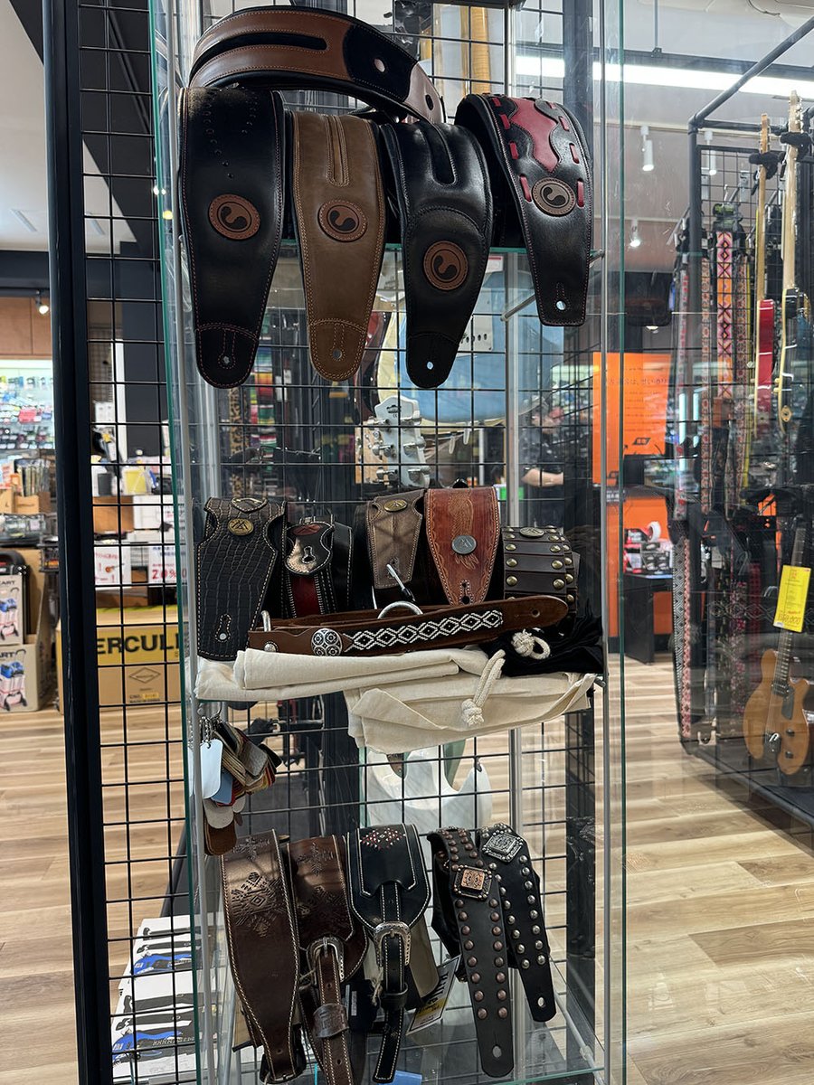 Musette_Japan's tweet photo. 【#ErgoStraps お取り扱い店舗様情報】
#イケベ楽器店 リボレ秋葉原店様(@ikeberevole)にて、弊社取扱いブランド『Ero Straps』をお取り扱い頂いております。
また、こちらも弊社取扱ブランド「#LAMANTA」「#BlueBellStraps」も各種店頭にてチェックしていただけます! https://t.co/vCykxfZ9KV