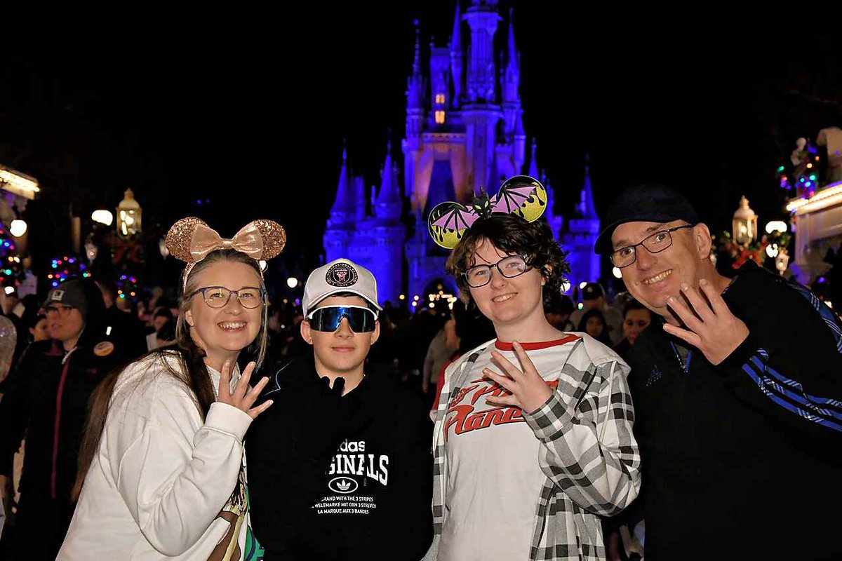 gillgweb's tweet photo. We just did 4 parks in 1 day @WaltDisneyWorld today. Got on Guardians at Epcot, Slinky at Hollywood Studios, Everest at Animal Kingdom and the Carousel at Magic Kingdom plus some other rides, had some snacks, met some characters and got some pics. Super fun and exhausting day!!! https://t.co/hmX2hOAzbv