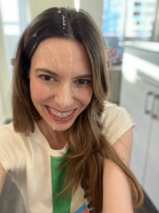 Watch Zoe Wilde's leaked NSFW photo on TwXstars