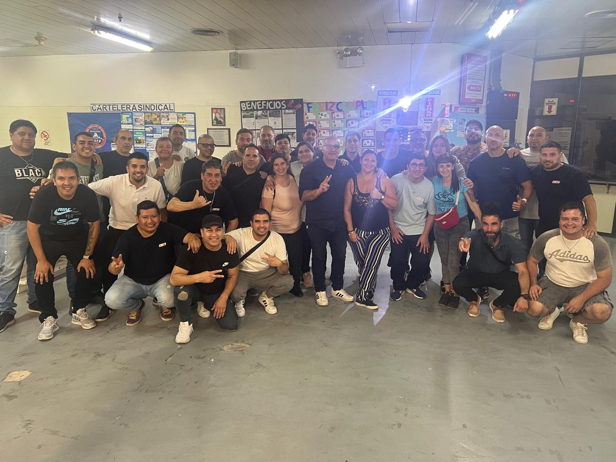Del día de ayer en las elecciones de 63 al finalizar la jornada con los nuevos Delegados con todo el equipo dando apoyo y contención Felicitaciones a los nuevos compañeros Yamila y Lucas <a href="/BuffonePablo/">Pablo Buffone</a> <a href="/gabyfranch77/">El PELA 85 🌶️</a> <a href="/DanielOveja/">Daniel Ovejero</a> <a href="/Montesinocarlo1/">Montesino carlos</a> <a href="/cocorojas83/">Jose Rojas</a>