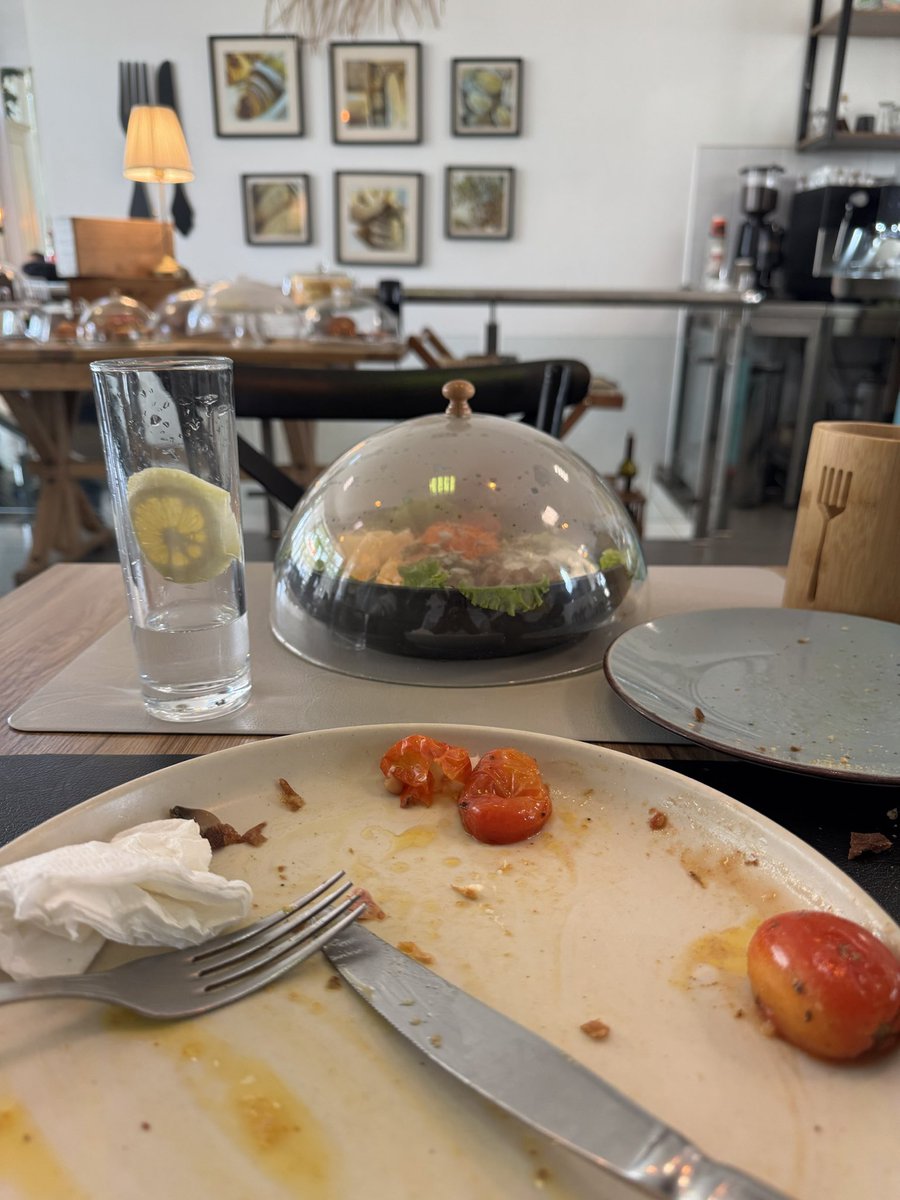 Rodriguescaleii's tweet photo. A comer tudo o que eu não podia na infância 📍 https://t.co/FWXr8KWW6n