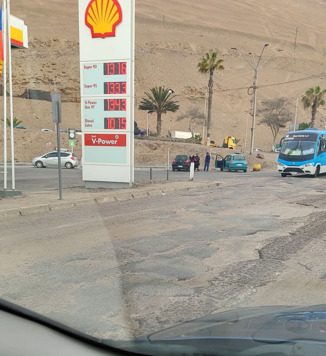 GallineroIQQ's tweet photo. Algún día las autoridades se dejaran de tirar la pelota y arreglar esto 🤯🥺 qué la Múni, que Serviu, que el Mop...  #Iquique
Ni hablar de héroes de la Concepción https://t.co/ATOSsvSgLN