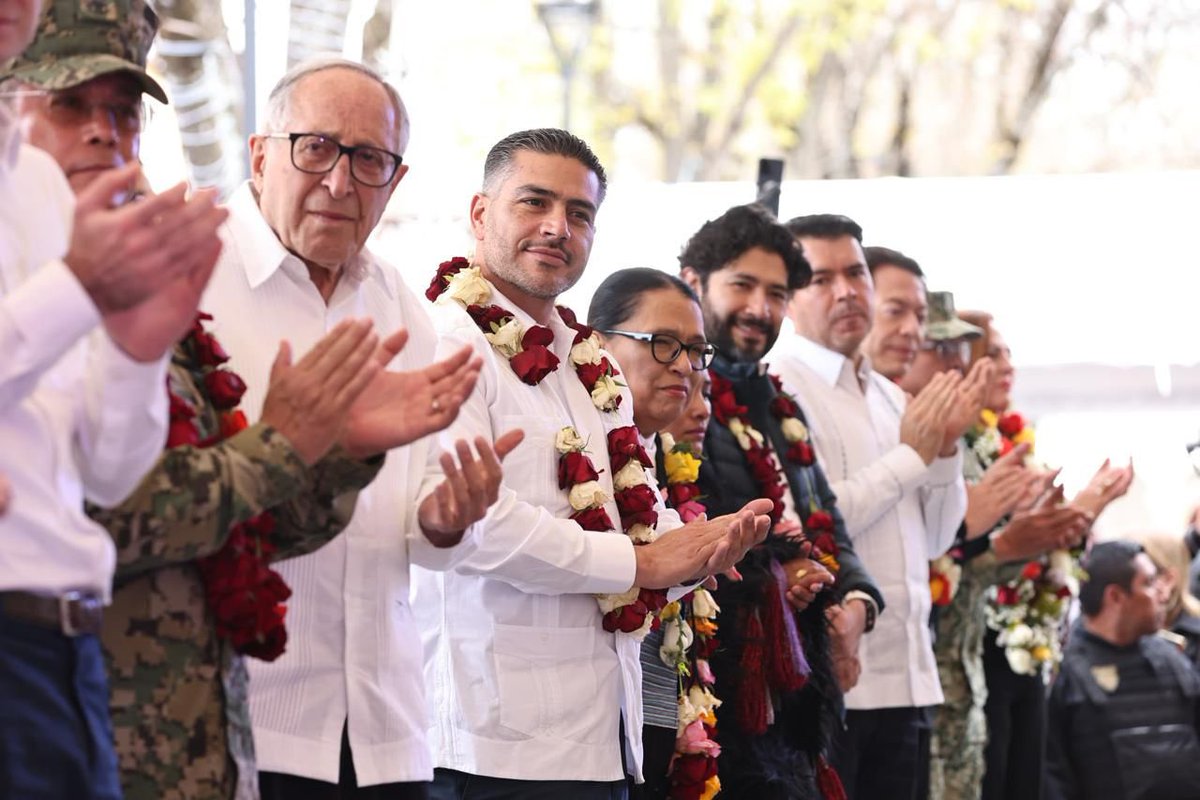 OHarfuch's tweet photo. Desde Chiapas junto a la Secretaria de Gobernación @rosaicela reafirmamos nuestro compromiso de contribuir a la construcción de la paz. Todas las instituciones del Gabinete de Seguridad @SEDENAmx , @SEMAR_mx , @FGRMexico, @GN_MEXICO_, @SSPCMexico estamos para servirles y continuar deteniendo a las personas que de manera cobarde y violenta cometen delitos. Agradezco al gobernador @ramirezlalo_, así como a las autoridades de @FGEChiapas y la Secretaría de Seguridad del pueblo por su estrecha coordinación que se ha traducido en detenciones y operativos en el Estado.