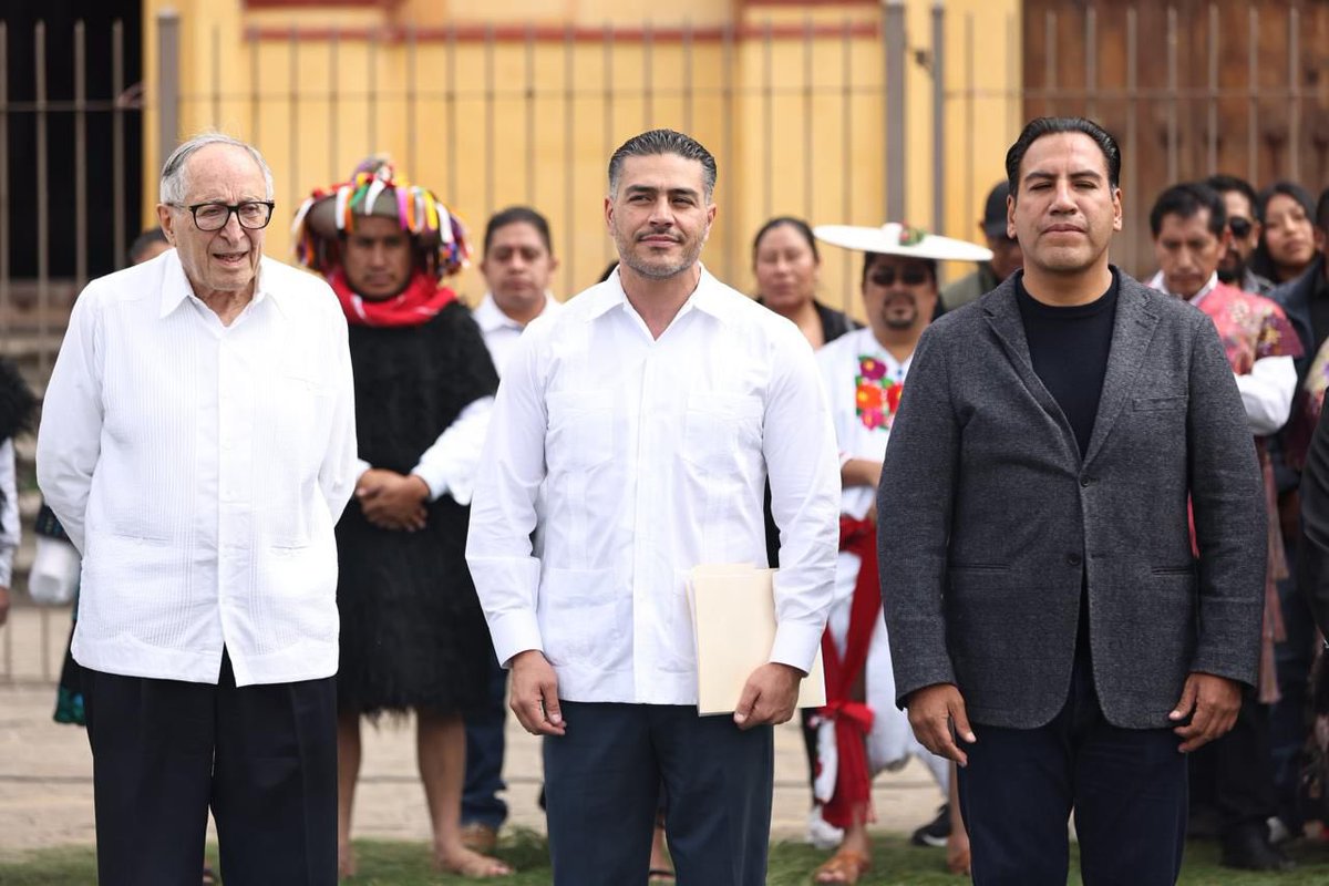 OHarfuch's tweet photo. Desde Chiapas junto a la Secretaria de Gobernación @rosaicela reafirmamos nuestro compromiso de contribuir a la construcción de la paz. Todas las instituciones del Gabinete de Seguridad @SEDENAmx , @SEMAR_mx , @FGRMexico, @GN_MEXICO_, @SSPCMexico estamos para servirles y continuar deteniendo a las personas que de manera cobarde y violenta cometen delitos. Agradezco al gobernador @ramirezlalo_, así como a las autoridades de @FGEChiapas y la Secretaría de Seguridad del pueblo por su estrecha coordinación que se ha traducido en detenciones y operativos en el Estado.