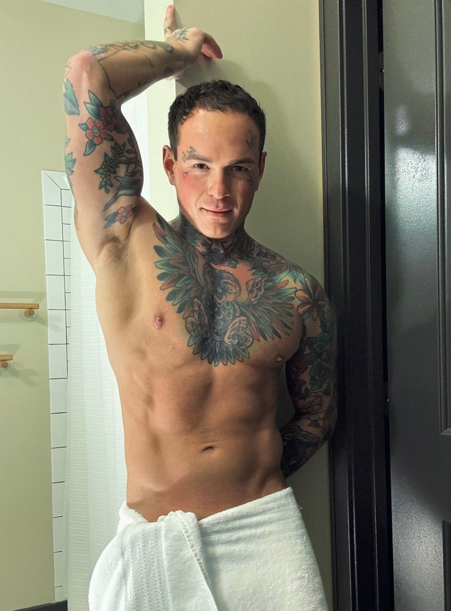Come take the towel off babe 😈